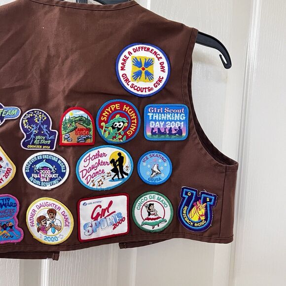 VTG Girl Scouts of America Brown Brownie Vest Pins Badges USA Size Medium 10-12 - Picture 10 of 14